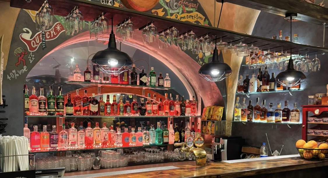 Barrel bar